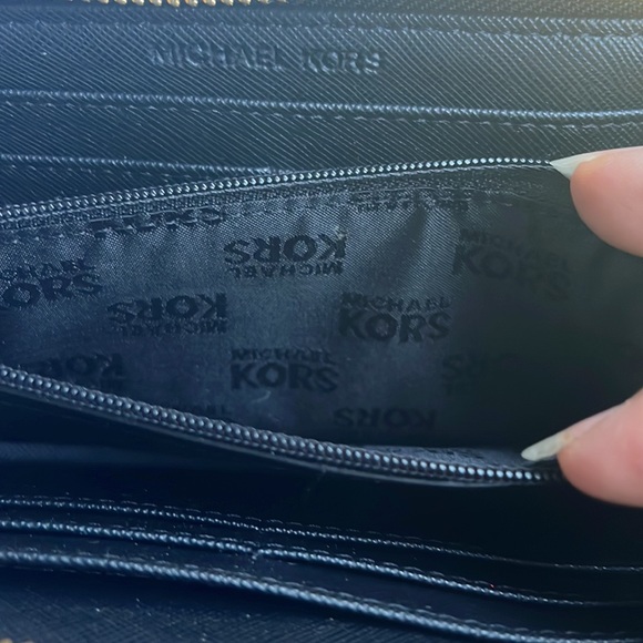 Michael Kors JET SET ZIPAROUND CONTINENTAL BLACK WALLET - Picture 9 of 14